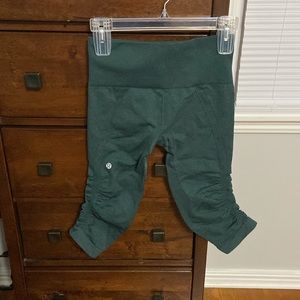 Lululemon green scrunch bottom leggings size 4